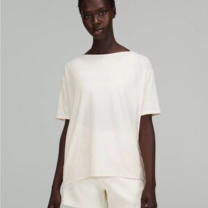 BACK IN ACTION SHORT SLEEVE Size: 16